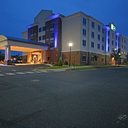 Holiday Inn Express & Suites Charlotte North By Ihg Exterior photo